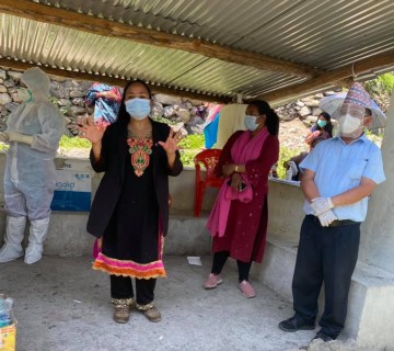 कोरोना रोकथाम, नियन्त्रण र उपचारबारेका अवस्था बुझ्दै पूर्व मन्त्री रोका